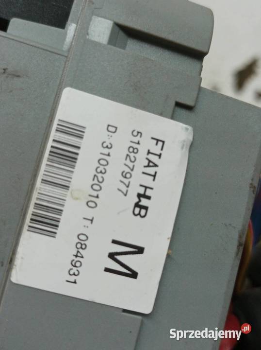 SKRZYNKA BEZPIECZNIKÓW 51827977 Fiat Punto Evo I