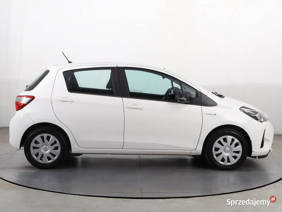 Toyota Yaris 15 Hybrid biały Katowice