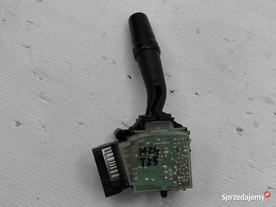 PRZEŁĄCZNIK WYCIERACZEK TOYOTA AVENSIS II T25