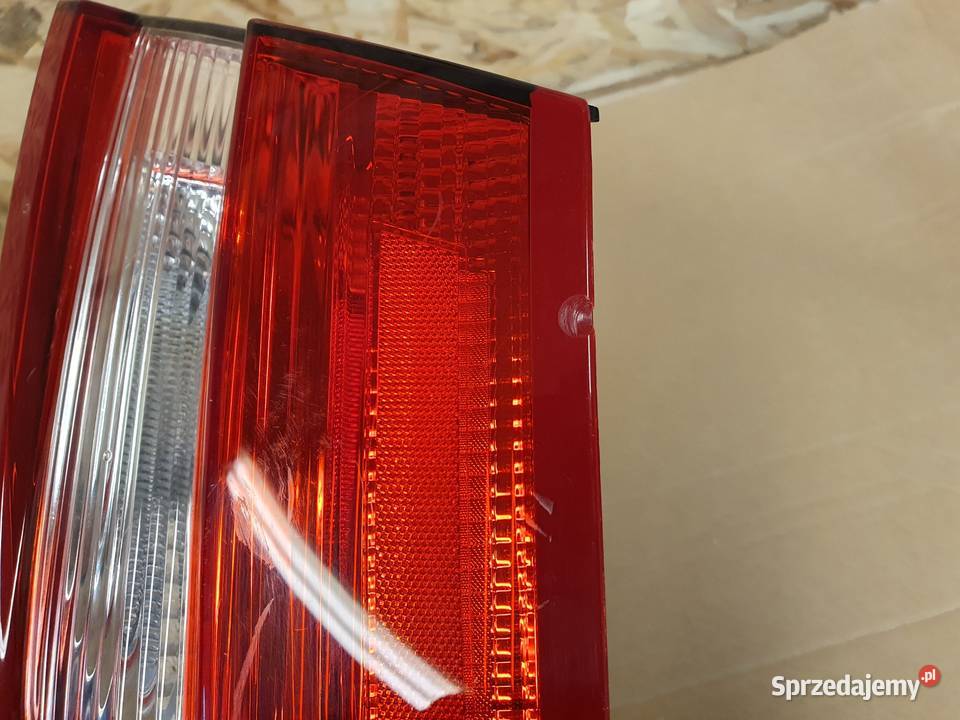 FIESTA MK8 LAMPA PRAWA TYLNA KLAPY PRAWY TYŁ Oświetlenie Części samochodowe Międzychód
