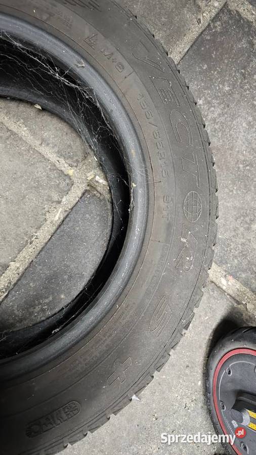 Dwie opony całoroczne Goodyear Vector 5 19565 sprzedam