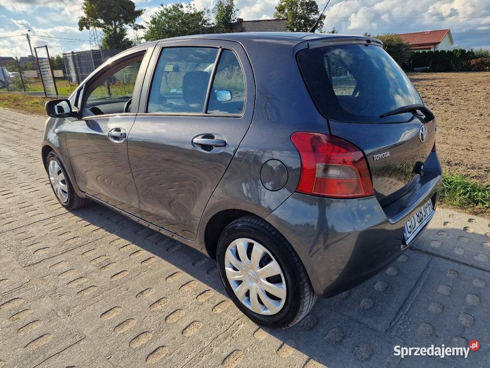 Toyota Yaris 13 86bez korozjistan wielofunkcyjna kierownica Niestępowo