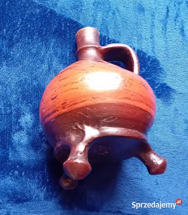 Ręcznie formowana karafka na 3 nóżkach Ceramica wielkopolskie Koźminek