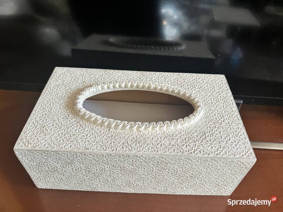 Chustecznik ręcznie zdobiony