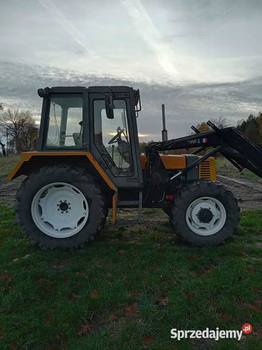 Ciągnik rolniczy Renault 8014 Tur Zakrzewska Osada