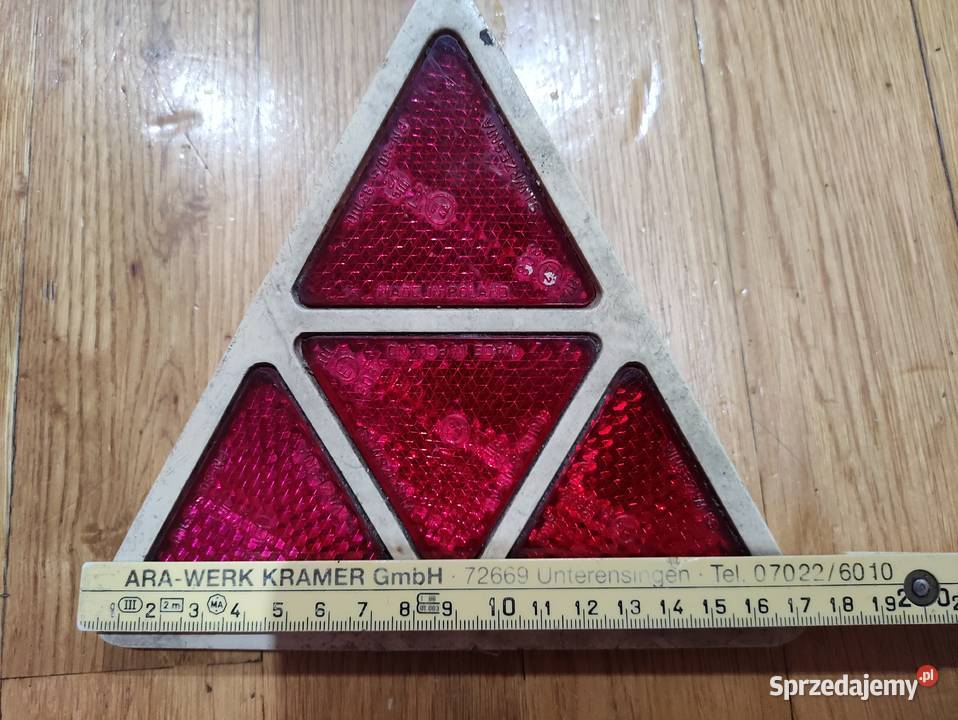 Trójkąty i lampa Przeworno