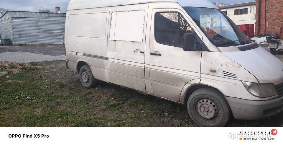 syndyk sprzeda samochód dostawczy MercedesBenz sprzedam