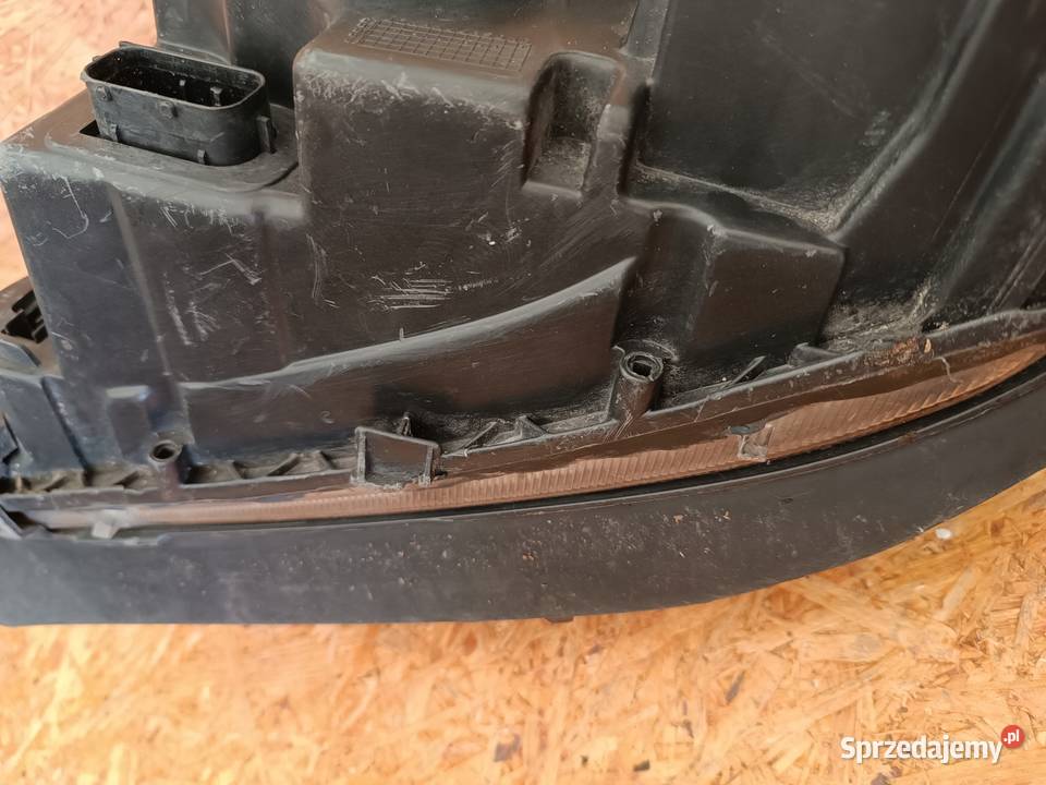 LAMPA PRAWY PRZÓD EU REFLEKTOR 69500010 IVECO