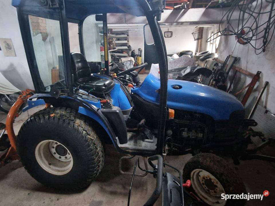 traktor sadowniczy 4x4 holland tc 27 tuz wom Bolesławiec
