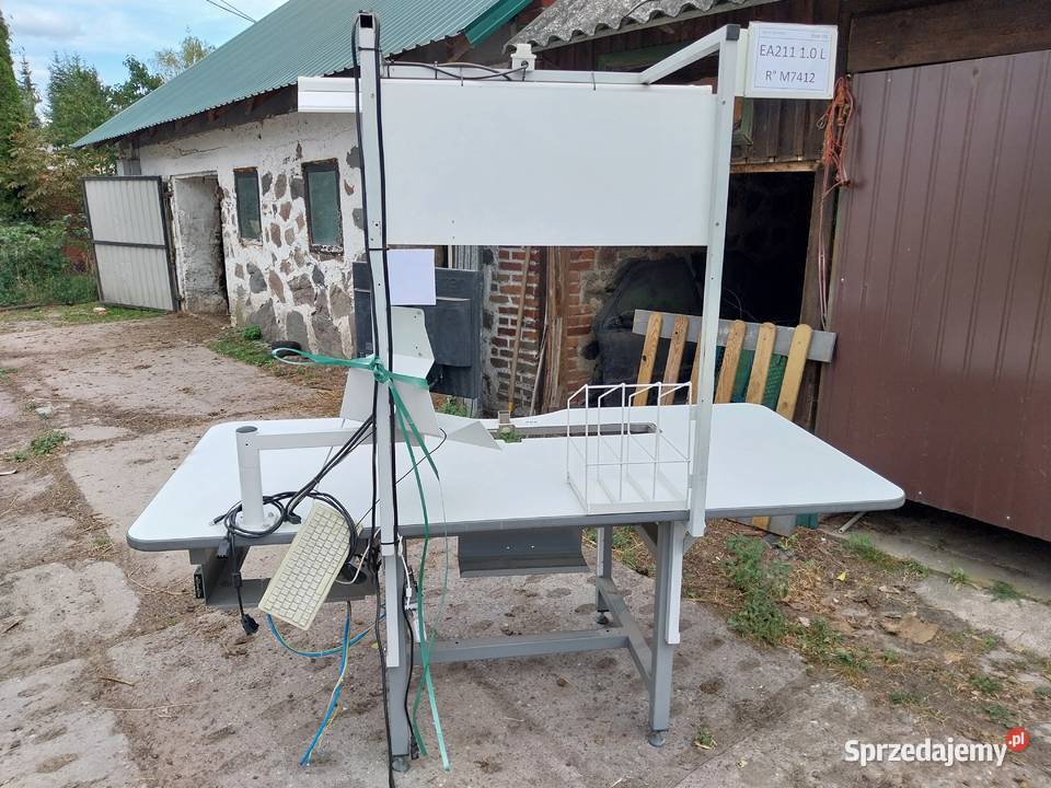 Stoły biurowotechniczne z podświetleniem i Lindów