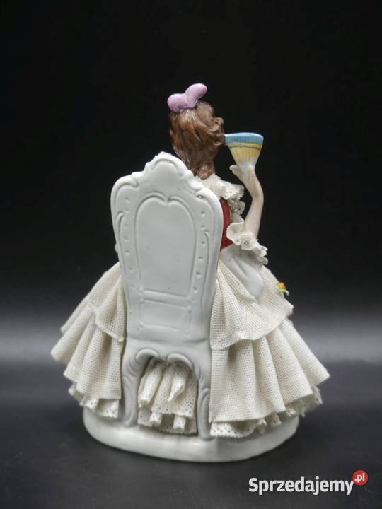 Piękna dama w krynolinowej sukni niemal ideał Poznań