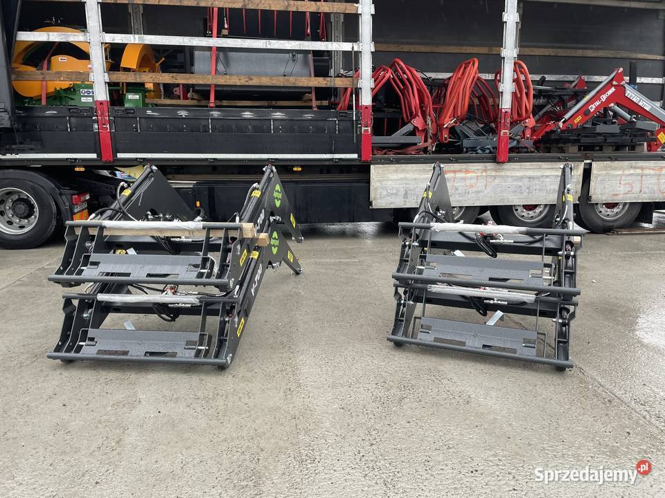 Ładowacz czołowy firmy Agrosped model V700