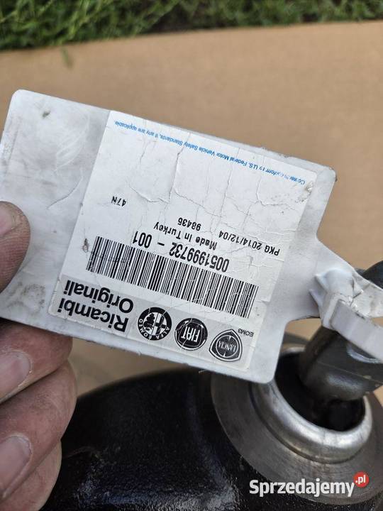 Wahacz prawy tył tylny Opel Combo D 95520858