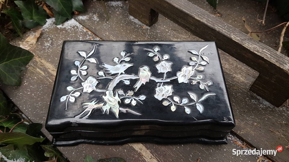Pudełko szkatułka z łąki ozdobioną macicą czarny śląskie Myszków