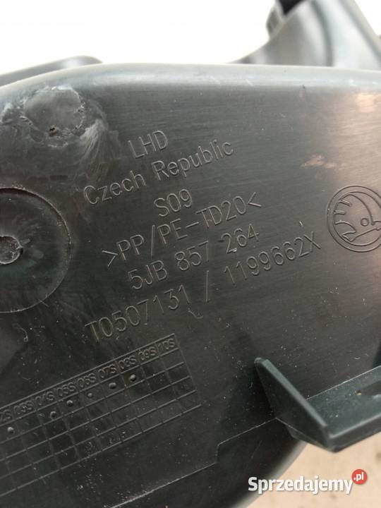 SCHOWEK PRAWY PASAŻERA DESKI Skoda Rapid I Schowki, półki sprzedam