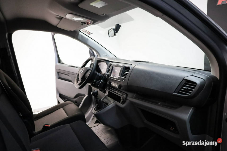 Opel Vivaro Salon Polska9