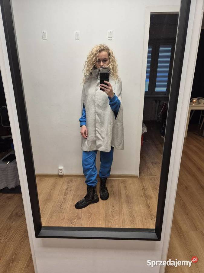 Stylowy płaszcz VERO MODA z futerkiem oversize Koluszki