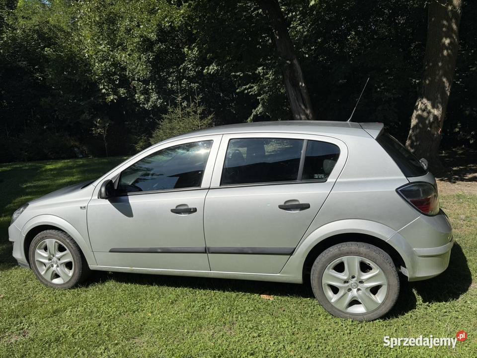 Astra h 16 2011 115 manualna Mrocza