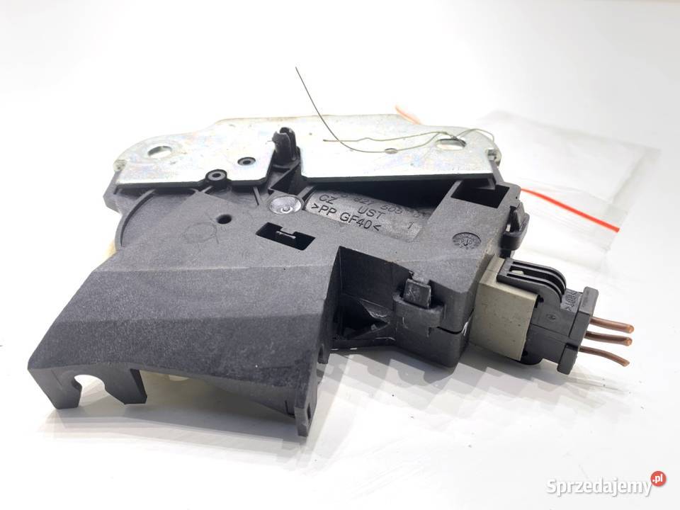 ZAMEK KLAPY TYŁ VW PASSAT B6 SedanLimuzyna osobowe podkarpackie