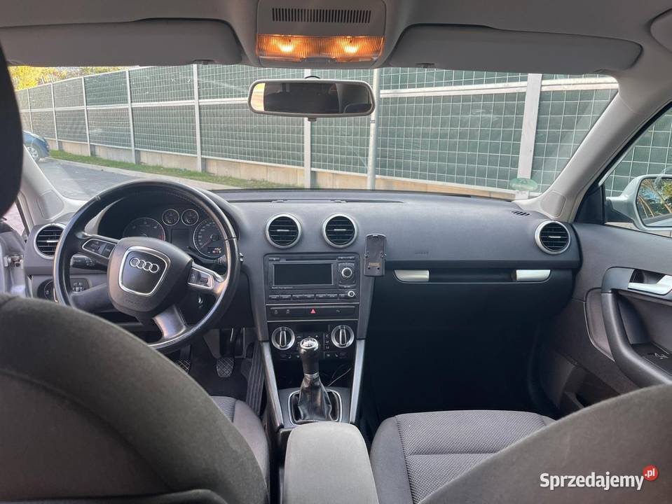 Ladna audi srebrny A3