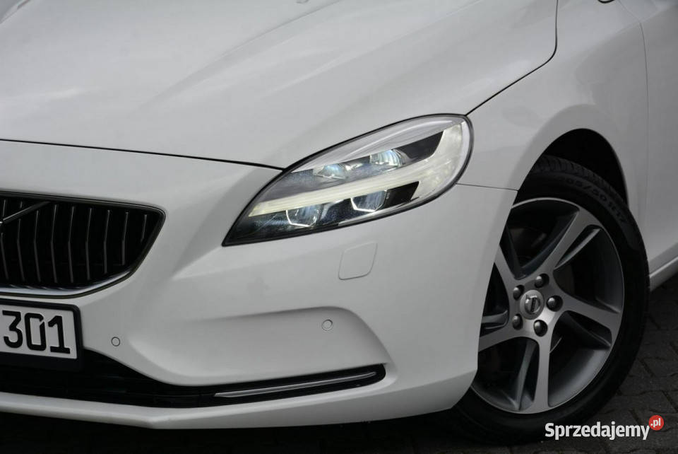 Volvo V40 Lift Full Led Panorama Radar Virtual serwisowany w ASO mazowieckie Ostrów Mazowiecka