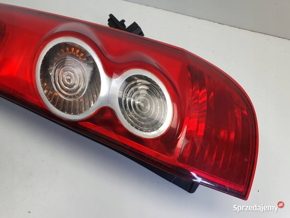 LAMPA PRAWA Ford Fiesta Mk5 Mk6 lift 0508r Rudka