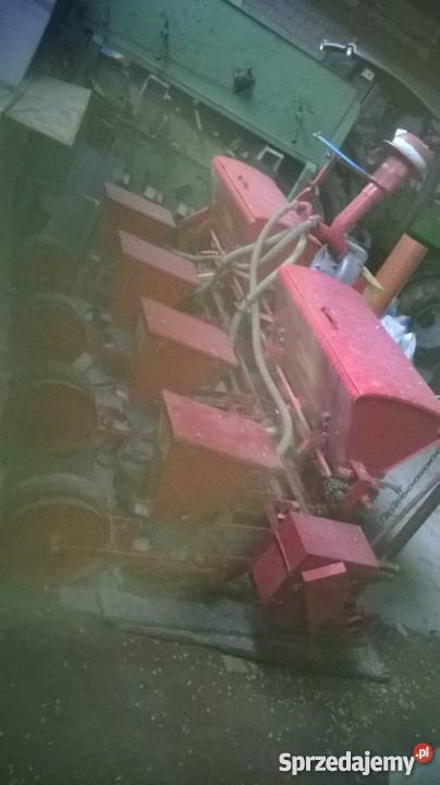 Siewnik do kukurydzy Becker Sobieszczany