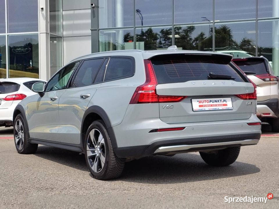 Volvo V60 Cross Country 2024r Carplay Podgrz nieuszkodzony małopolskie Kraków