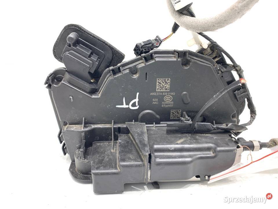 ZAMEK DRZWI PRAWY TYŁ VW GOLF VIII Kombi Zamki, wkładki i kluczyki sprzedam