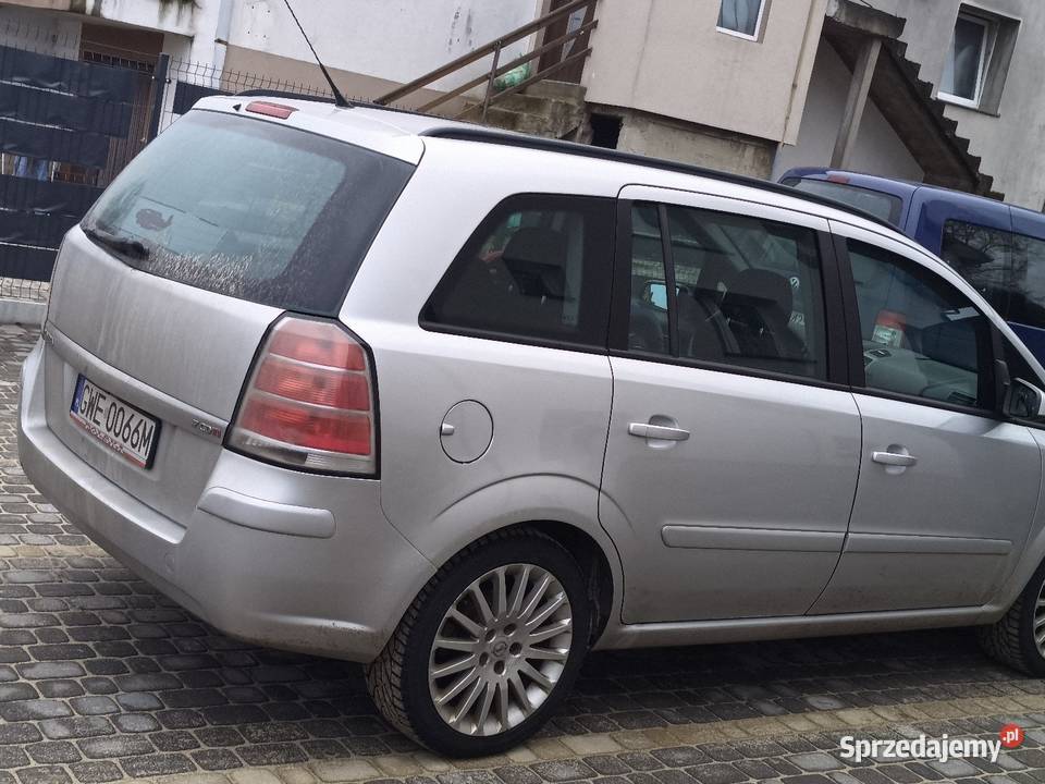 Opel Zafira B 19 nieuszkodzony Robakowo