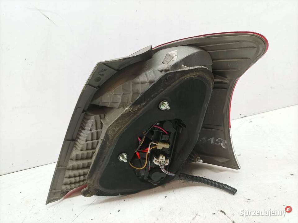 LAMPA TYŁ LEWA LIFT FL Toyota Yaris II 20052011 Oświetlenie sprzedam