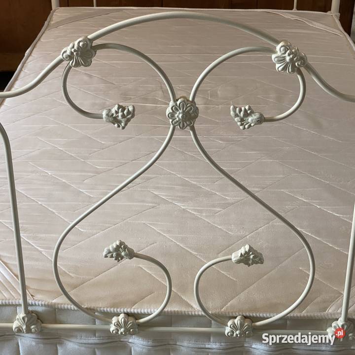 Białe łóżko metalowe 120x200 Budno