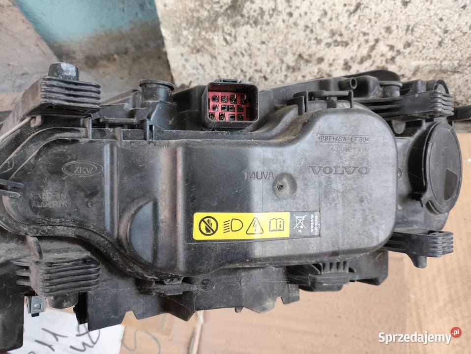 Reflektor uszkodzony volvo prawy przód V70 III prawe Warszawa sprzedam