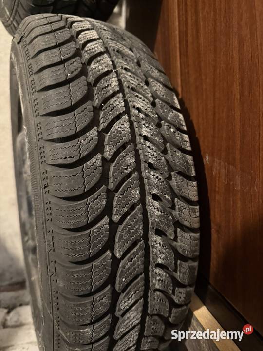 Opony Zimowe ze stalówkami 4x100 17570R13 FRIGO Dębica