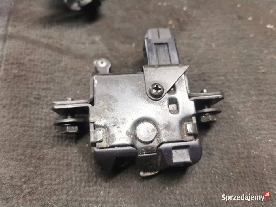 Zamek klapy bagażnika BMW E34 sedan