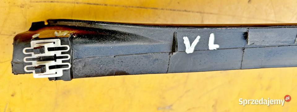 VW GOLF V USZCZELKA LISTWA SZYBY 1K0854320 Radom