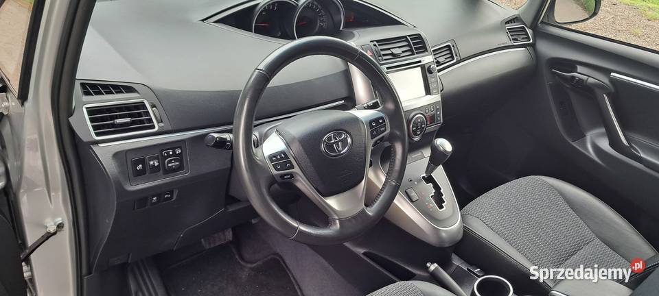 Toyota Verso mazowieckie Maków Mazowiecki