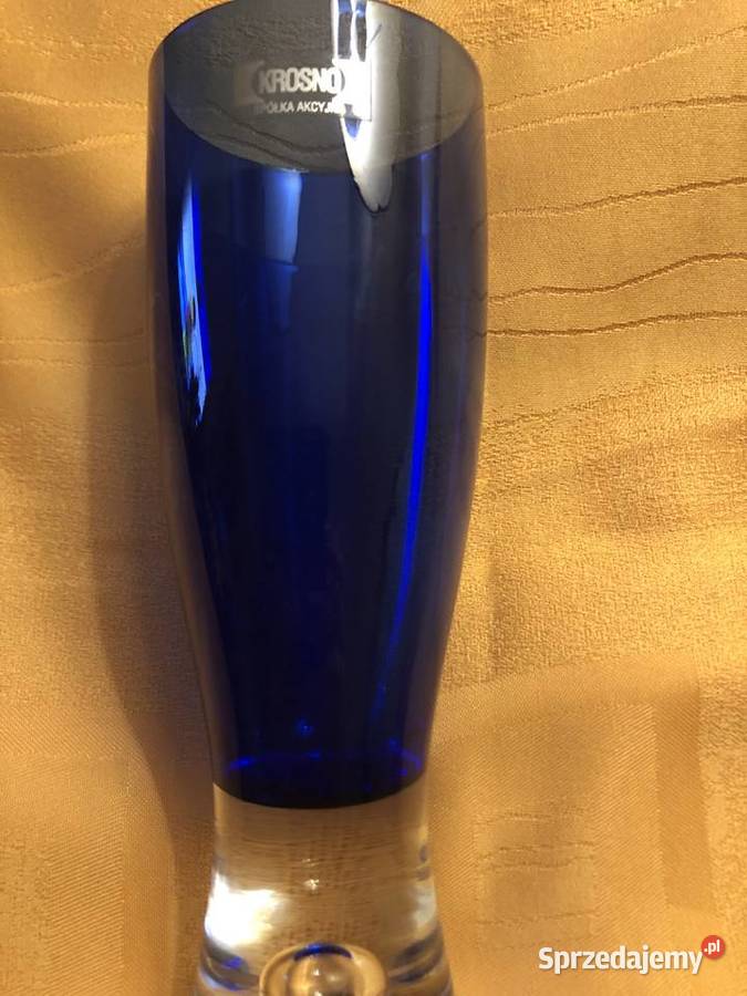 Szklanki kobaltowe łodygowe w stanie 4 sztuki