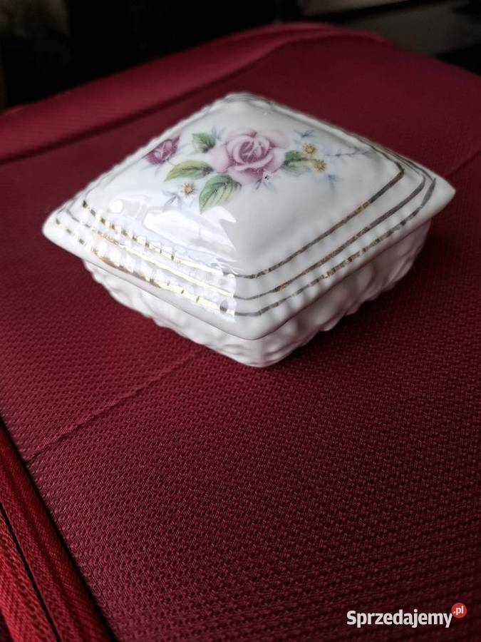 Porcelanowe puzderko szkatułka z różą vintage małopolskie