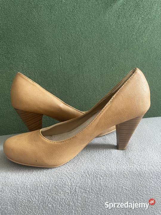 Kremowe buty na obcasie Kłodawa