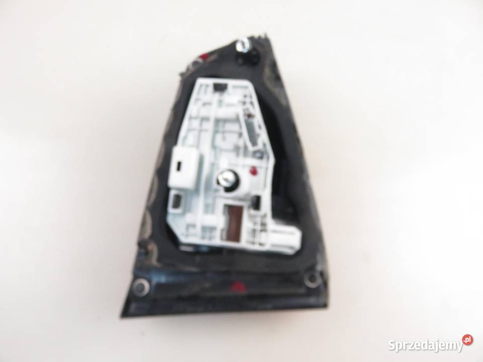 LAMPA PRAWA TYLNA KLAPA VW JETTA IV LIFT osobowe