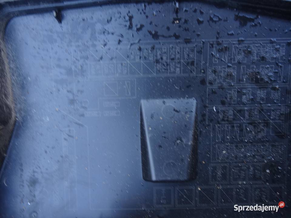 SKRZYNKA BEZPIECZNIK GŁÓWNY AURIS I 22 D sprzedam