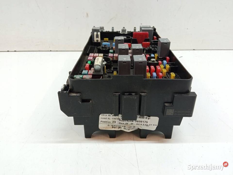 SKRZYNKA BEZPIECZNIKÓW 68235120AB 33 B 272 Jeep świętokrzyskie sprzedam