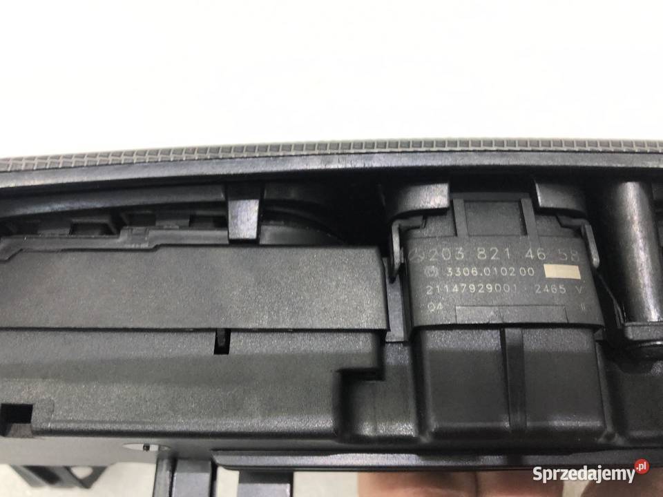 RAMKA DEKOR KONSOLI MERCEDES W203 A2036809039 Osłony i zaślepki