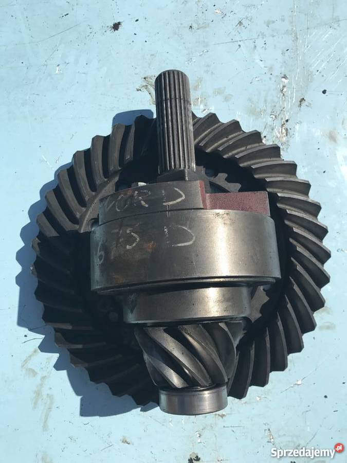 Zwrotnica mostu przedniego lewa Ford 650 655