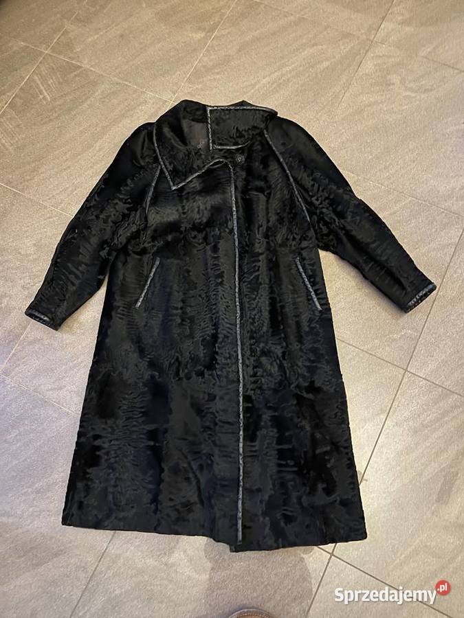 Czarne futro z karakuł saar 38 Łowęcin