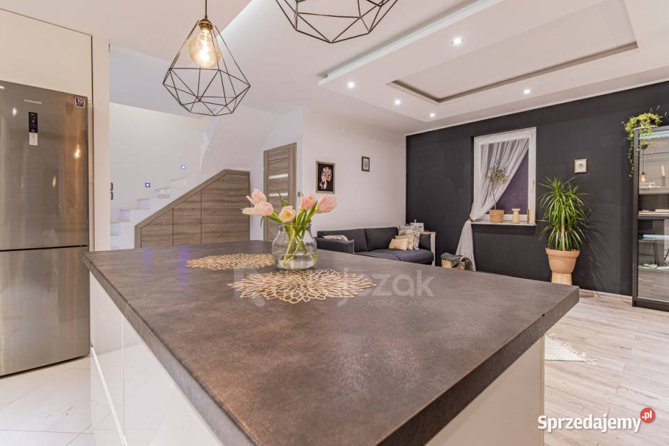 sprzedaży mieszkania 8146m2 4 pokojowe Kosakowo