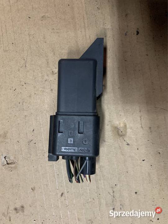Przekaźnik świec żarowych 038907281D vw tiguan Układ elektryczny Szczecin