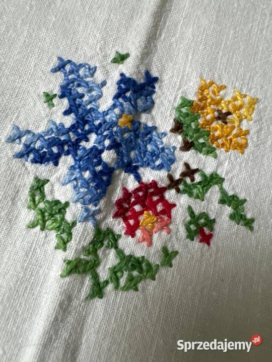 obrus ręcznie haftowany z koronkami rękodzieło biały Zabrze