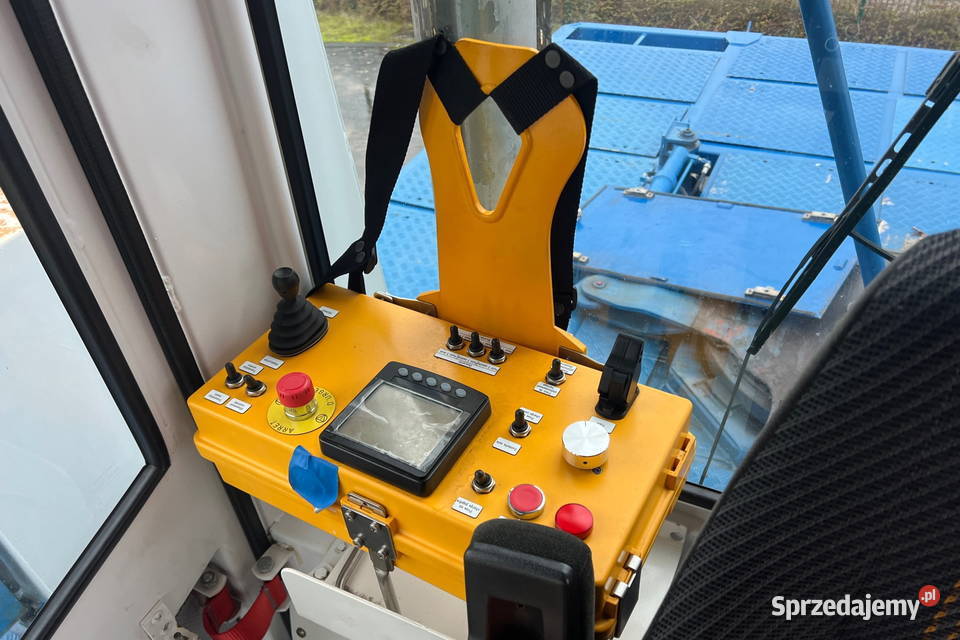 Ciągnik terminalowy Nicolas ASM14441 8x2x8 200